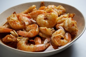Slow-cooker garlicky shrimp