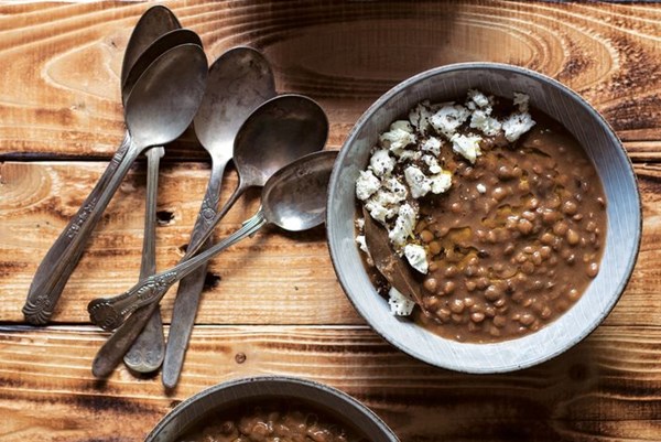 Slow-cooker Greek lentil soup 