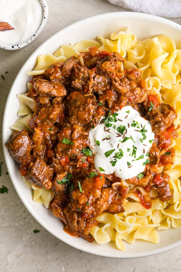Slow cooker Hungarian goulash