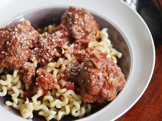 Slow cooker Italian sausage meatballs with Chianti sauce and fusilli