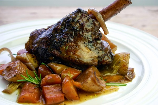 Slow cooker lamb shanks