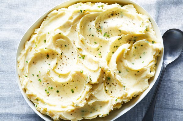 Slow cooker mashed potatoes with sour cream and chives
