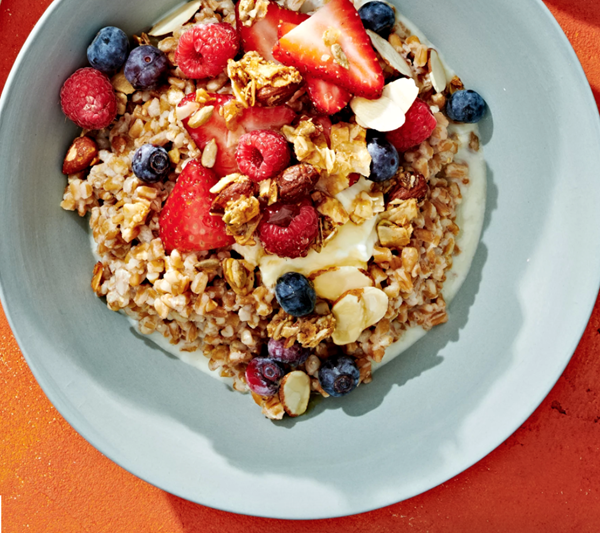 Slow-cooker overnight farro porridge