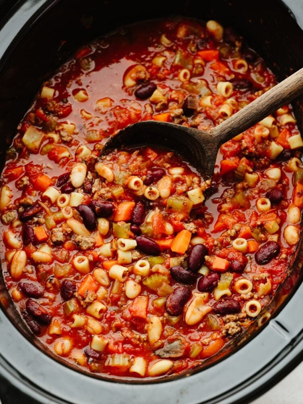 Slow-cooker pasta e fagioli soup