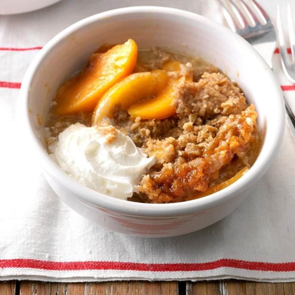 Slow cooker peach crumble 