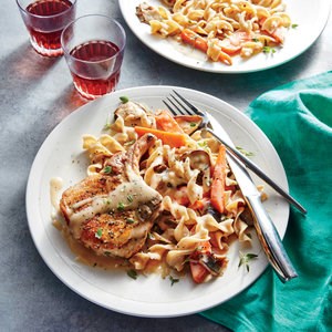 Slow cooker pork chops with mushrooms and carrots