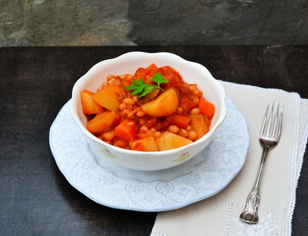 Slow cooker potato and haricot bean casserole