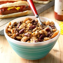 Slow cooker potluck beans 