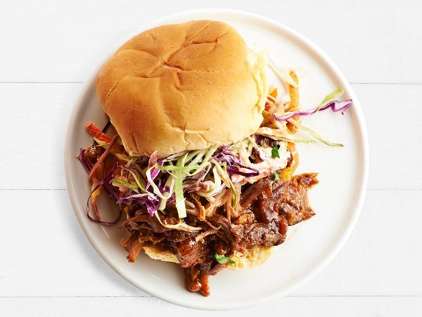 Slow-cooker pulled pork sandwiches 
