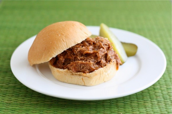 Slow cooker pulled pork sandwiches