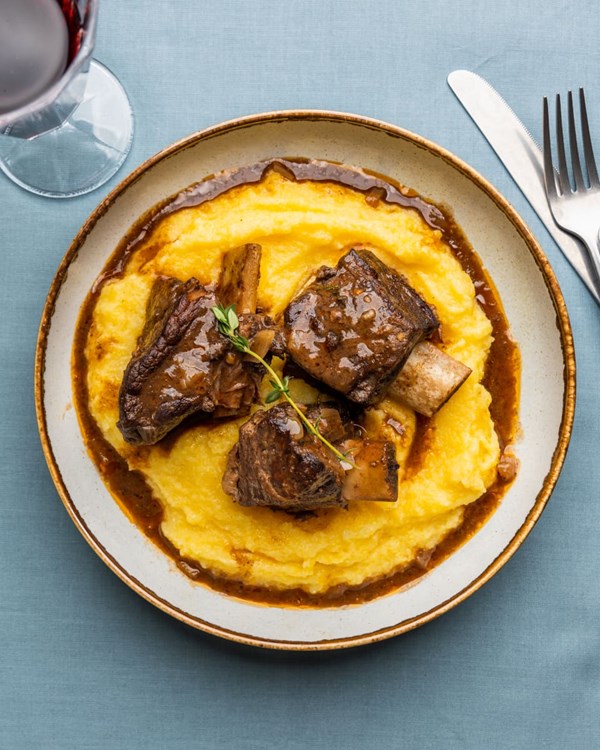 Slow cooker red wine-braised short ribs