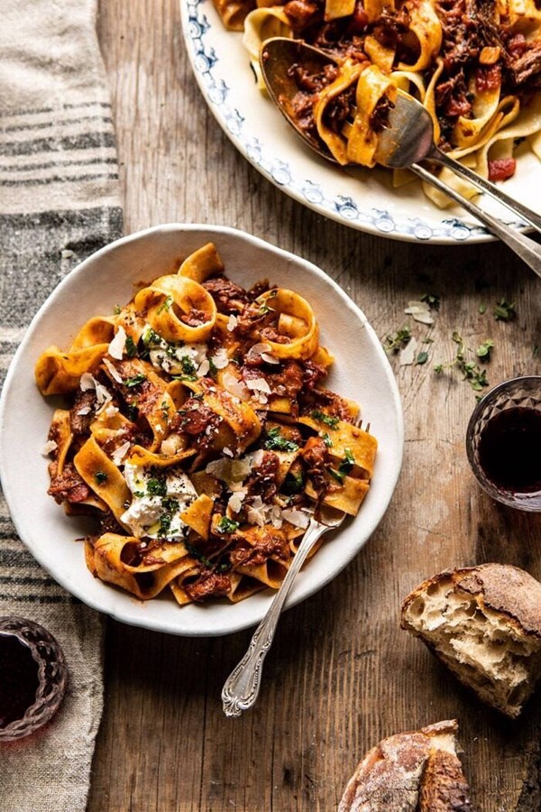 Slow cooker red wine Sunday ragù pasta