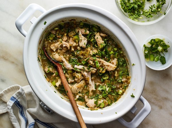 Slow cooker salsa verde chicken
