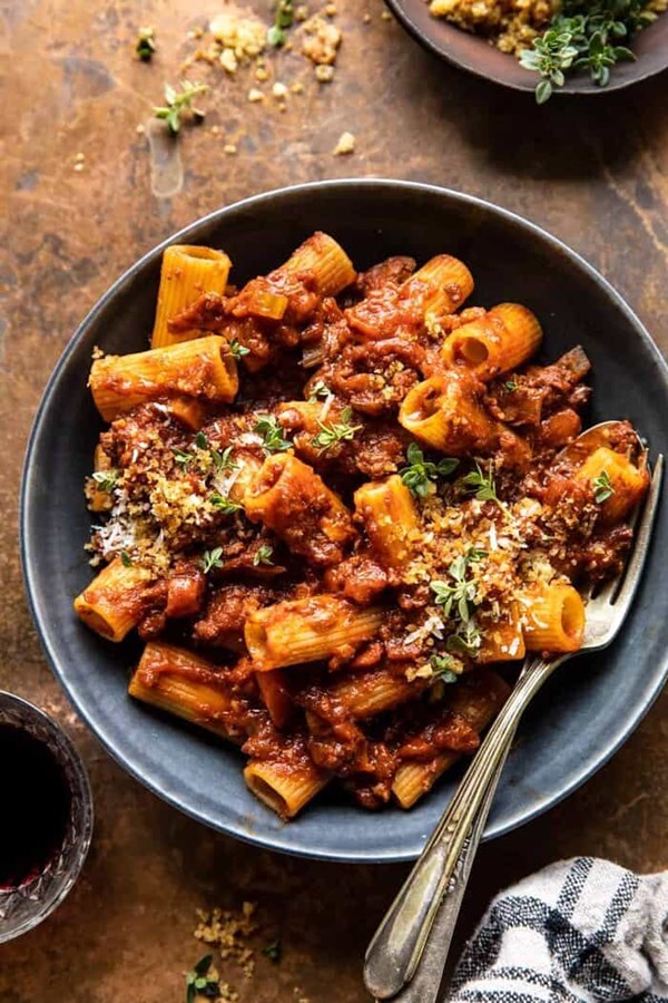 Slow cooker saucy Sunday Bolognese pasta