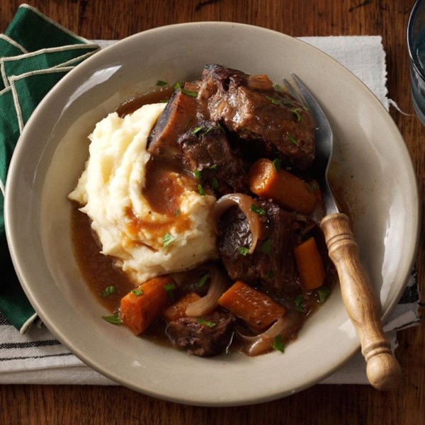 Slow cooker short ribs