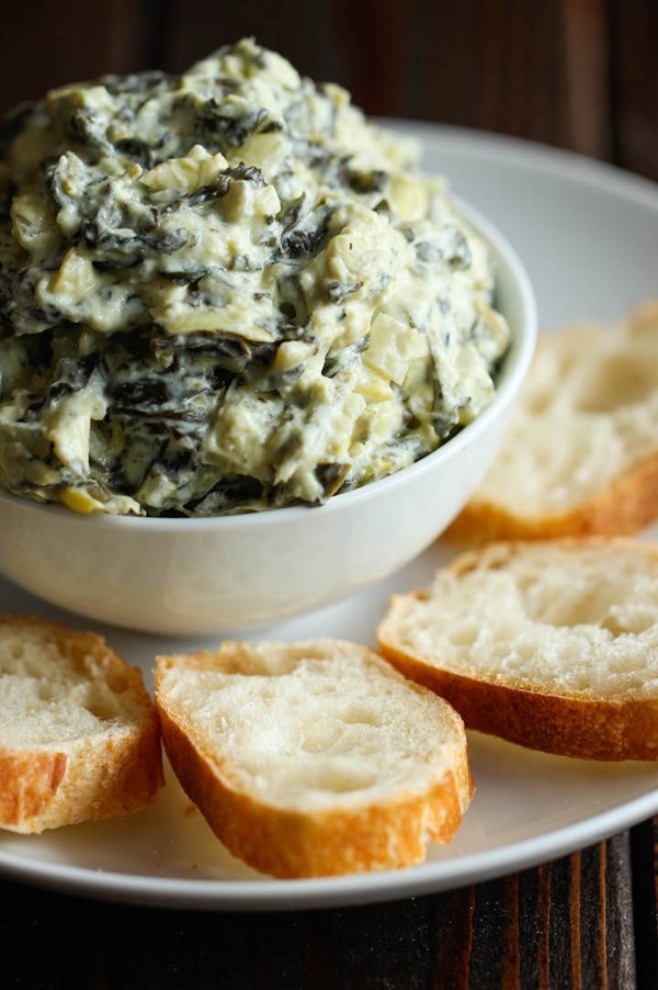 Slow cooker spinach and artichoke dip