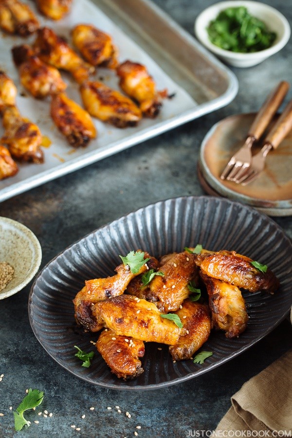 Slow cooker Sriracha chili chicken wings