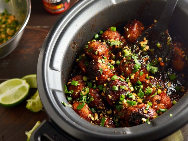Slow-cooker sticky Thai meatballs