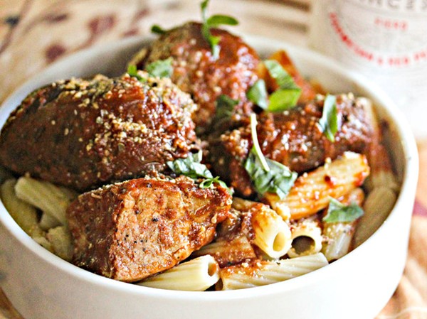 Slow cooker Sunday gravy
