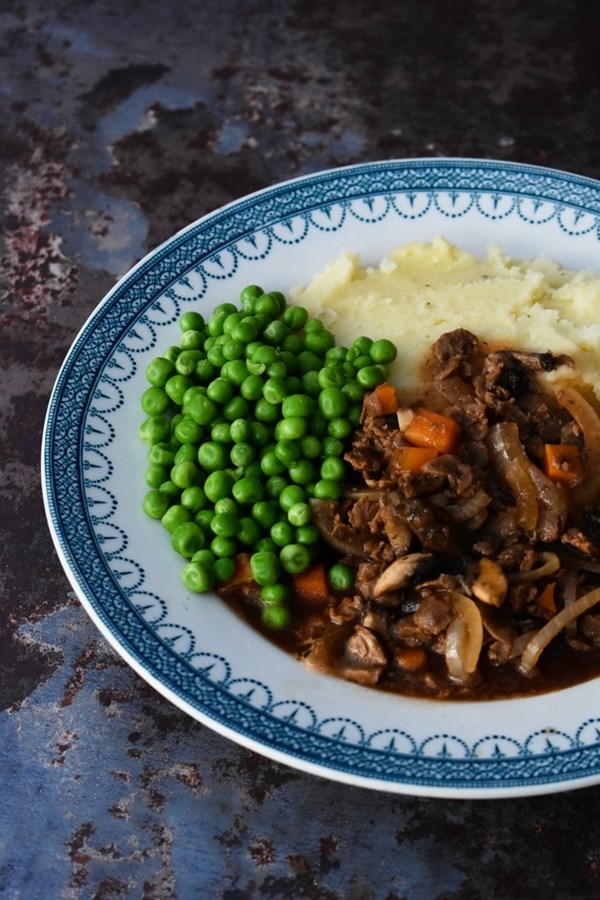 Slow cooker vegan savoury mince