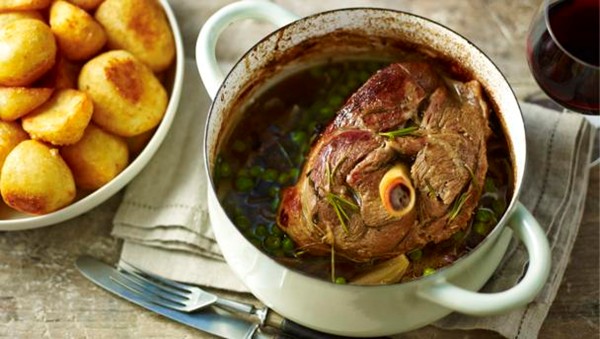 Slow-roast, fast-prep leg of lamb with Aussie Chardonnay, rosemary, sage & bay