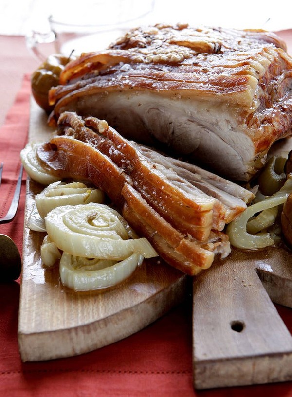 Slow-roast shoulder of pork with fennel and apples