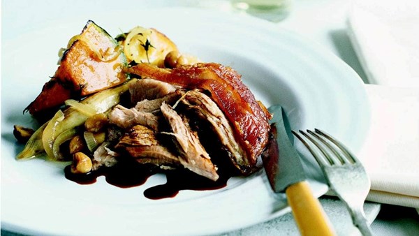 Slow-roasted pork shoulder of pork with cazuela-baked vegetables