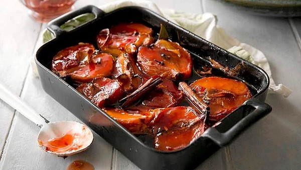 Slow-roasted quinces with honey, cinnamon and cloves