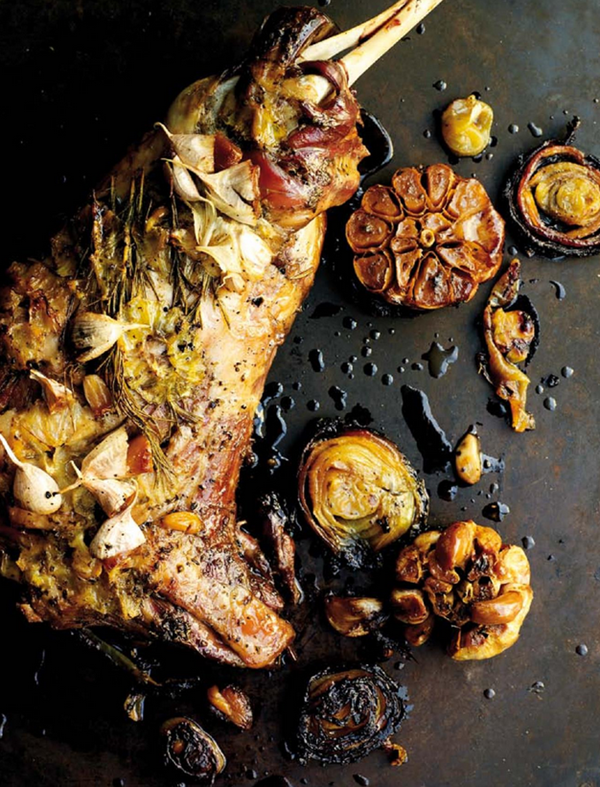 Slow-roasted shoulder of lamb (Plati sto fourno)