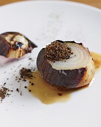Slow-roasted sweet onions with "licorice" powder