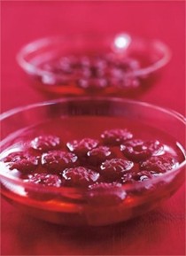 Slut-red raspberries in Chardonnay jelly