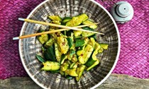 Smacked cucumber in garlicky sauce