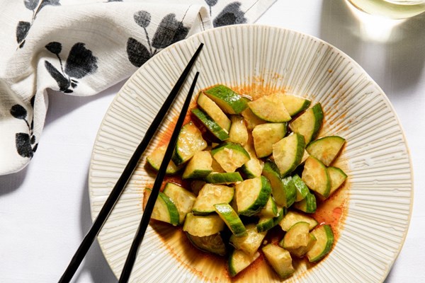 Smacked cucumber in garlicky sauce (Suan ni pai huan gua)