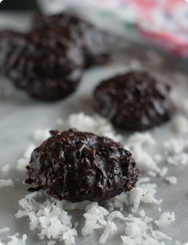 Small batch cocoa rouge macaroons