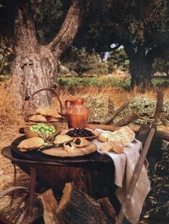 Small olive pies (Elioppites)