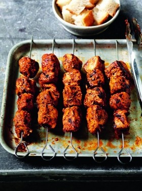 Small spicy Moorish kebabs (Pinchitos Moruños)