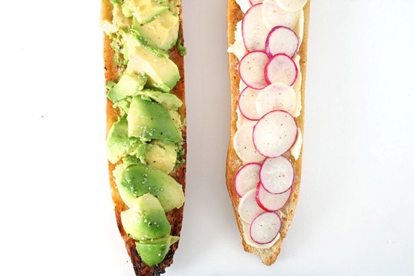 Smashed avocado toast with lemon