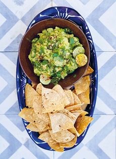 Smashed avocado with slivered jalapeño and chips