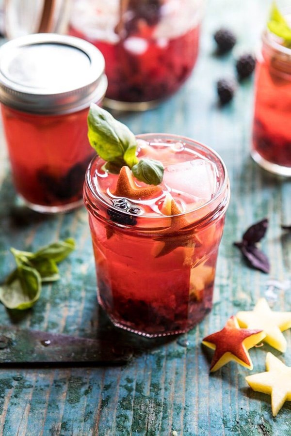 Smashed berry rosé spritz