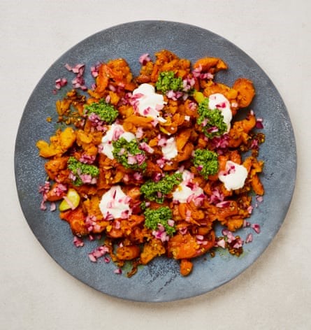 Smashed carrots with coriander-pistachio pesto