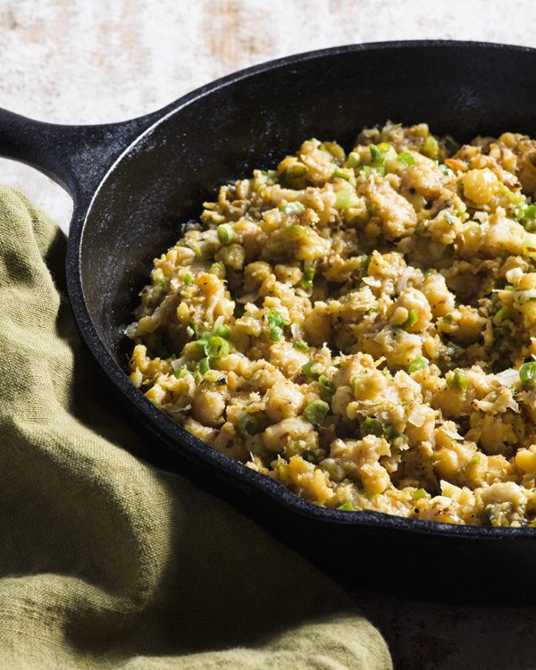 Smashed chickpeas with scallions