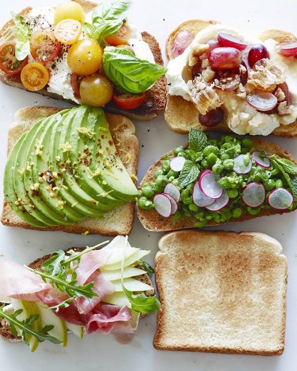Smashed peas with mint toast