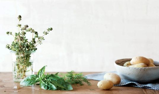 Smashed potatoes with herbs