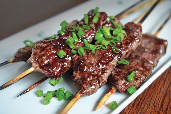 Smashed steak skewers + cherry barbeque sauce