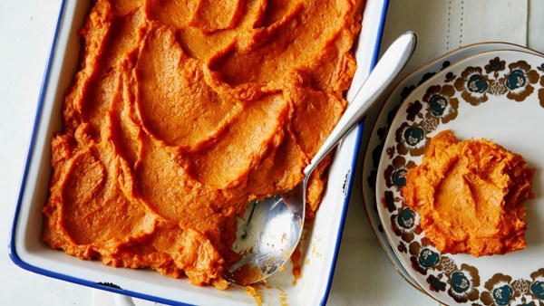 Smashed sweet potatoes with apples