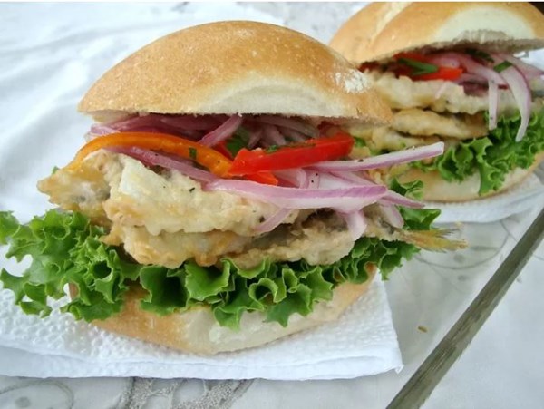 Smelt sandwich (Pan con pejerrey)