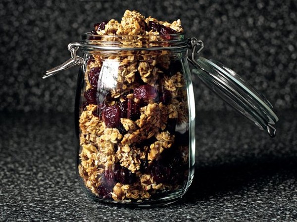 Smitten Kitchen's big cluster maple granola (Cook the Book)