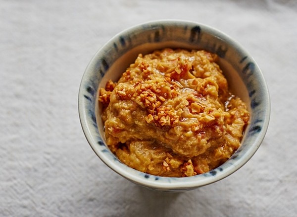 Smoked aubergine, tomato and garlic dip (Mirza ghassemi)