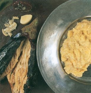 Smoked aubergine with yogurt (Patlican ezmesi)