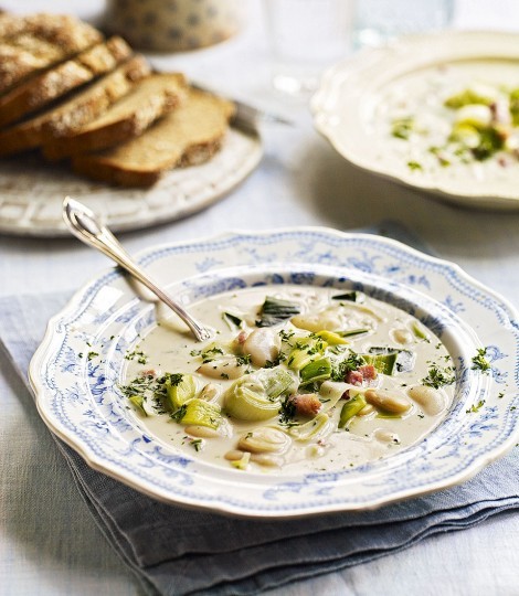 Smoked bacon, leek and butter bean chowder